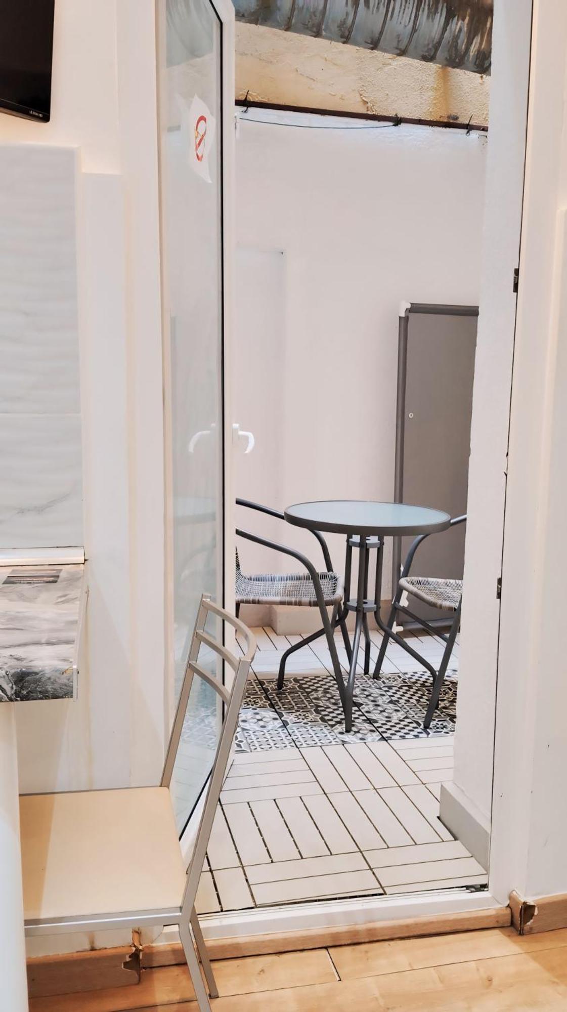 Centrico Apartamento Con Patio Madrid Eksteriør bilde